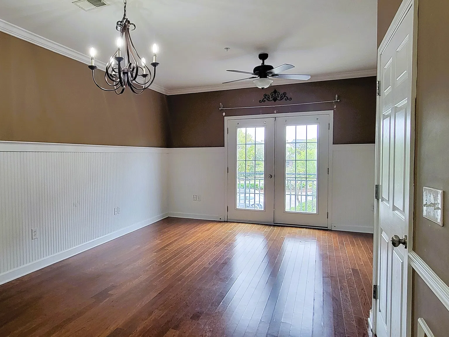 3578 Saint James Avenue - Upsta... — Photo 2