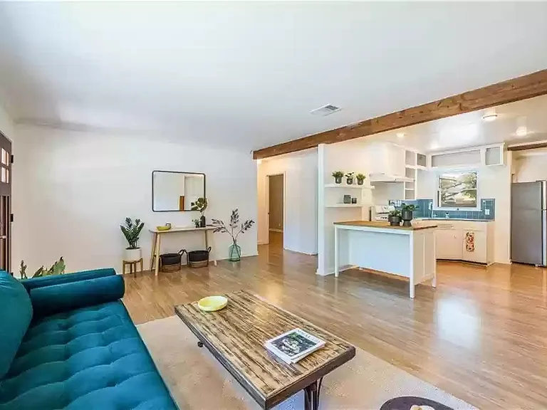409 Wilmes Dr — Photo 3