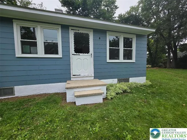 3074 Mauch Chunk Rd, Allentown, PA 18104