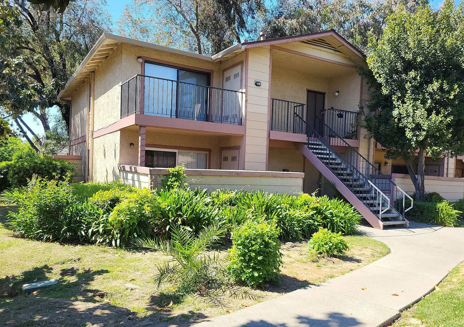 818e — Photo 3