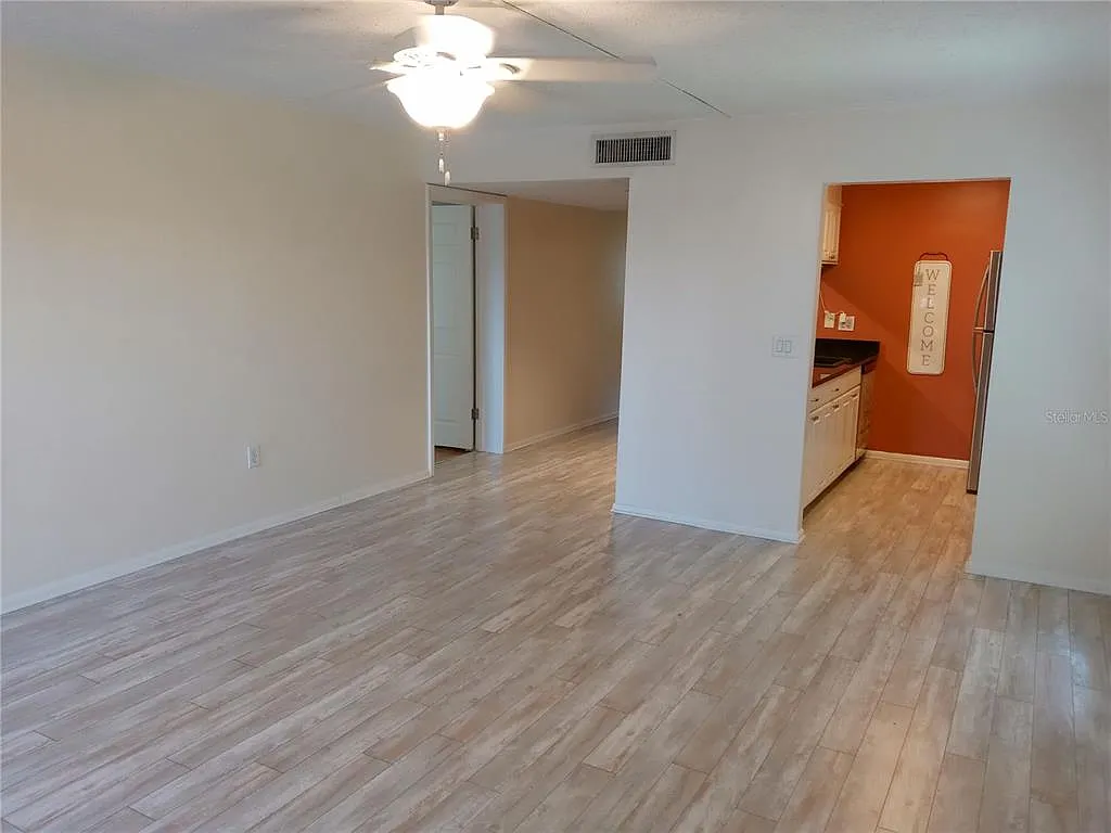 2 bed, 2.0 bath, 998 sqft, $1,595 — Photo 3