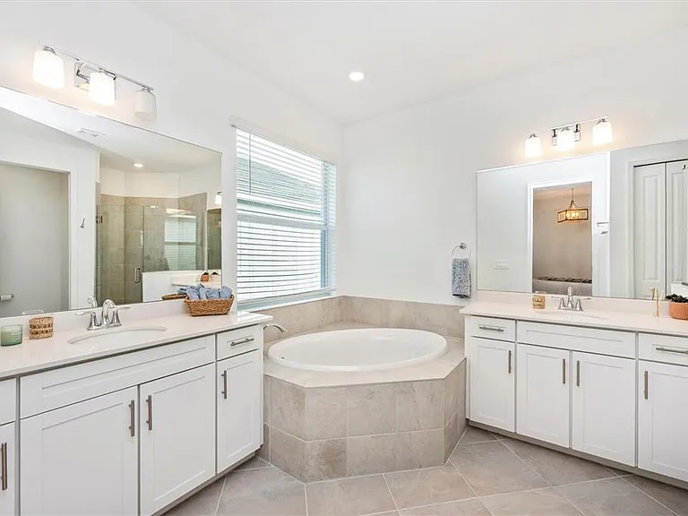 17617 Santorini Ct — Photo 30