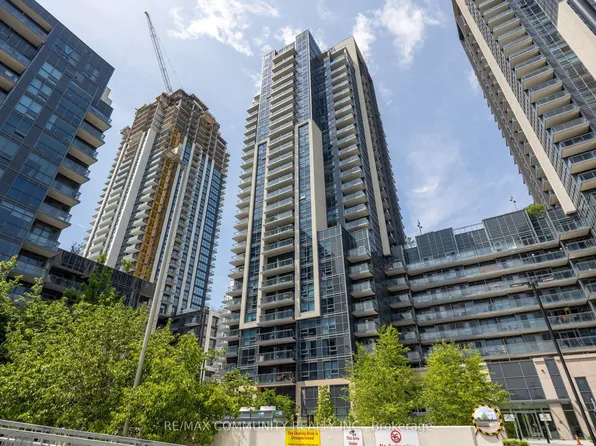 20 Meadowglen Pl #429, Toronto, ON M1G 0A9