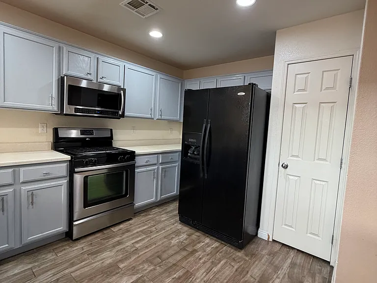 10424 Chandra Ave — Photo 7