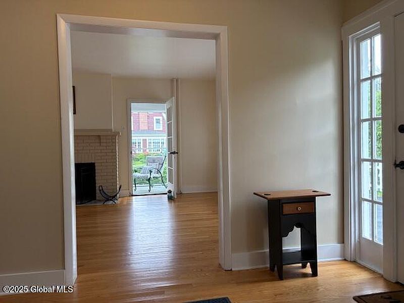5th image of 16 Edgewood Avenue