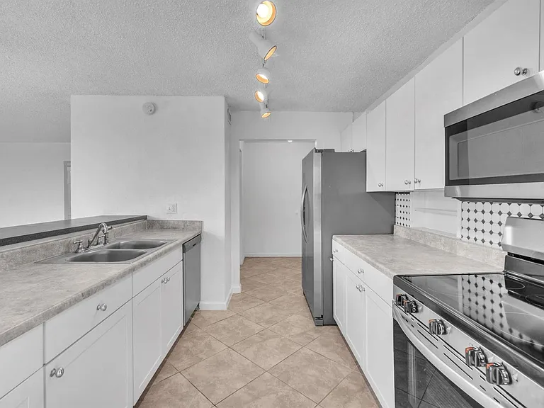 3100 N Pine Island Rd #306 — Photo 5