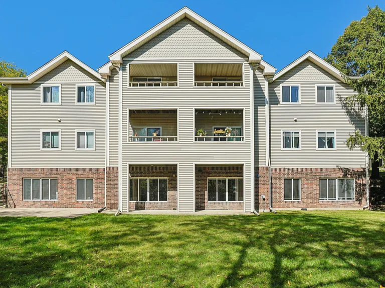 Quality three-story apartment buildings offer comfortable living in Madison, professionally operated by Highlands Vista Group.