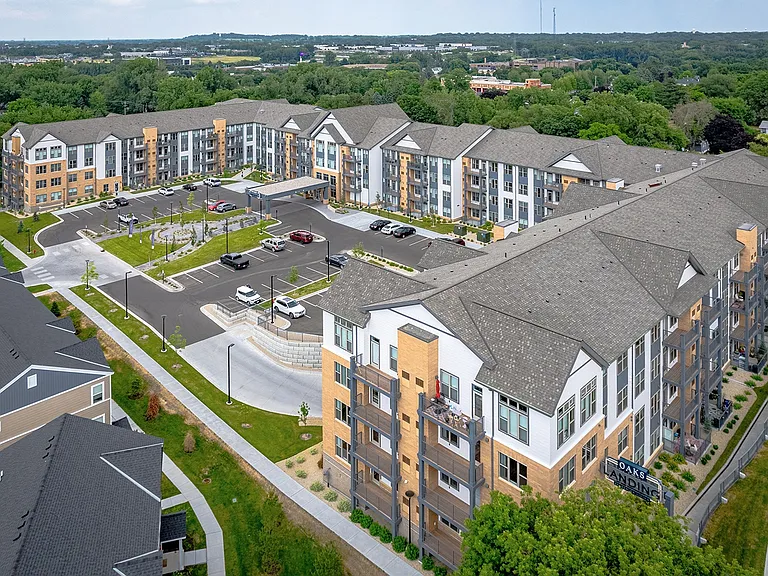 Oaks Landing 55+ Apartments — Photo 23