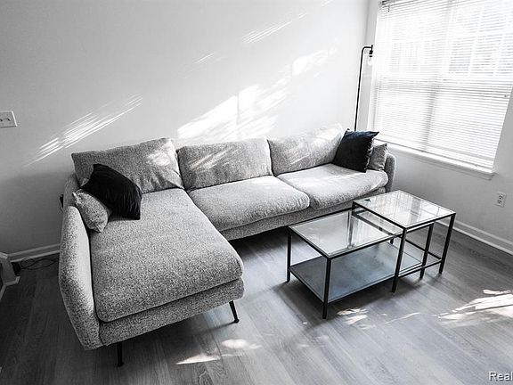 4th image of 1427 Chesapeake Dr #1