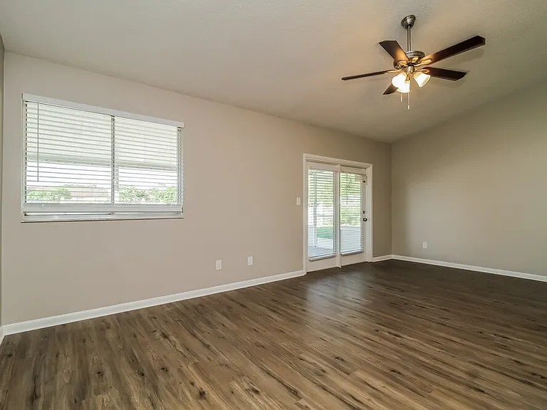 1533 Colony Ave — Photo 3