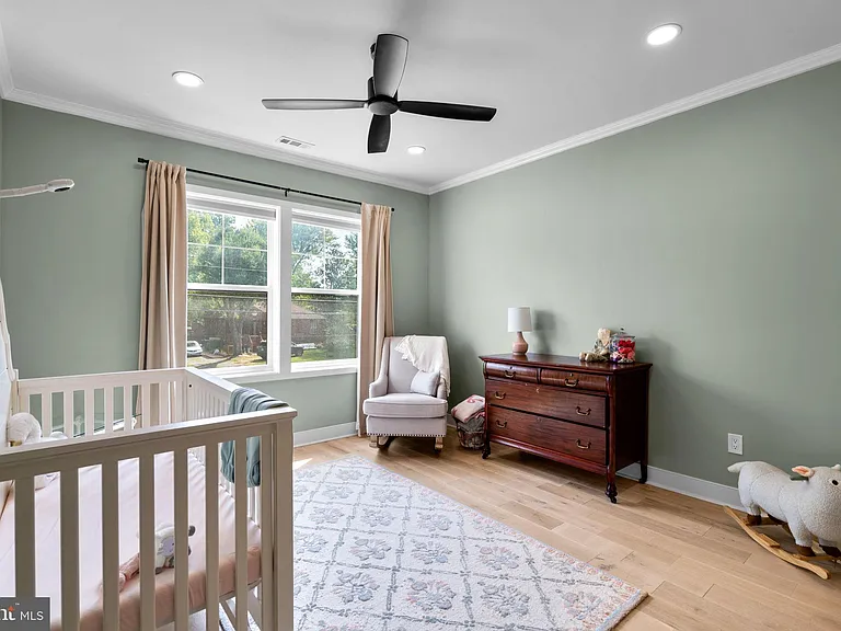 2854 Fairmont St — Photo 22
