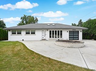 16W361 95th Pl, Burr Ridge, IL 60527