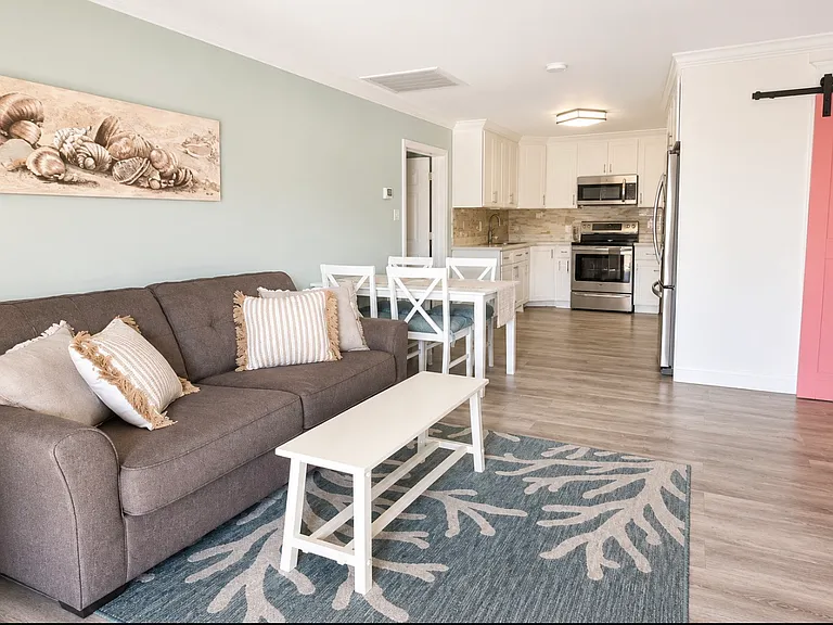 51 Sandra Dr — Photo 1