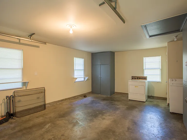717 B Ave — Photo 9