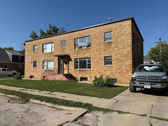 2nd image of 416 Michigan St