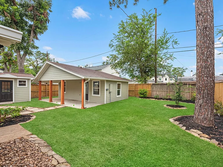 1826 Woodcrest Dr — Photo 22
