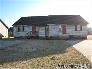 2nd image of 202 Wyndham Cir #B