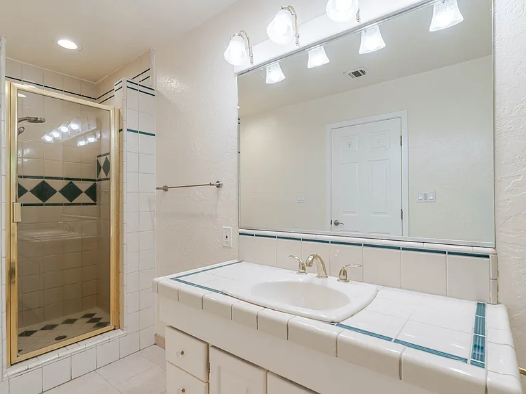 6539 Coldwater Canyon Ave — Photo 20