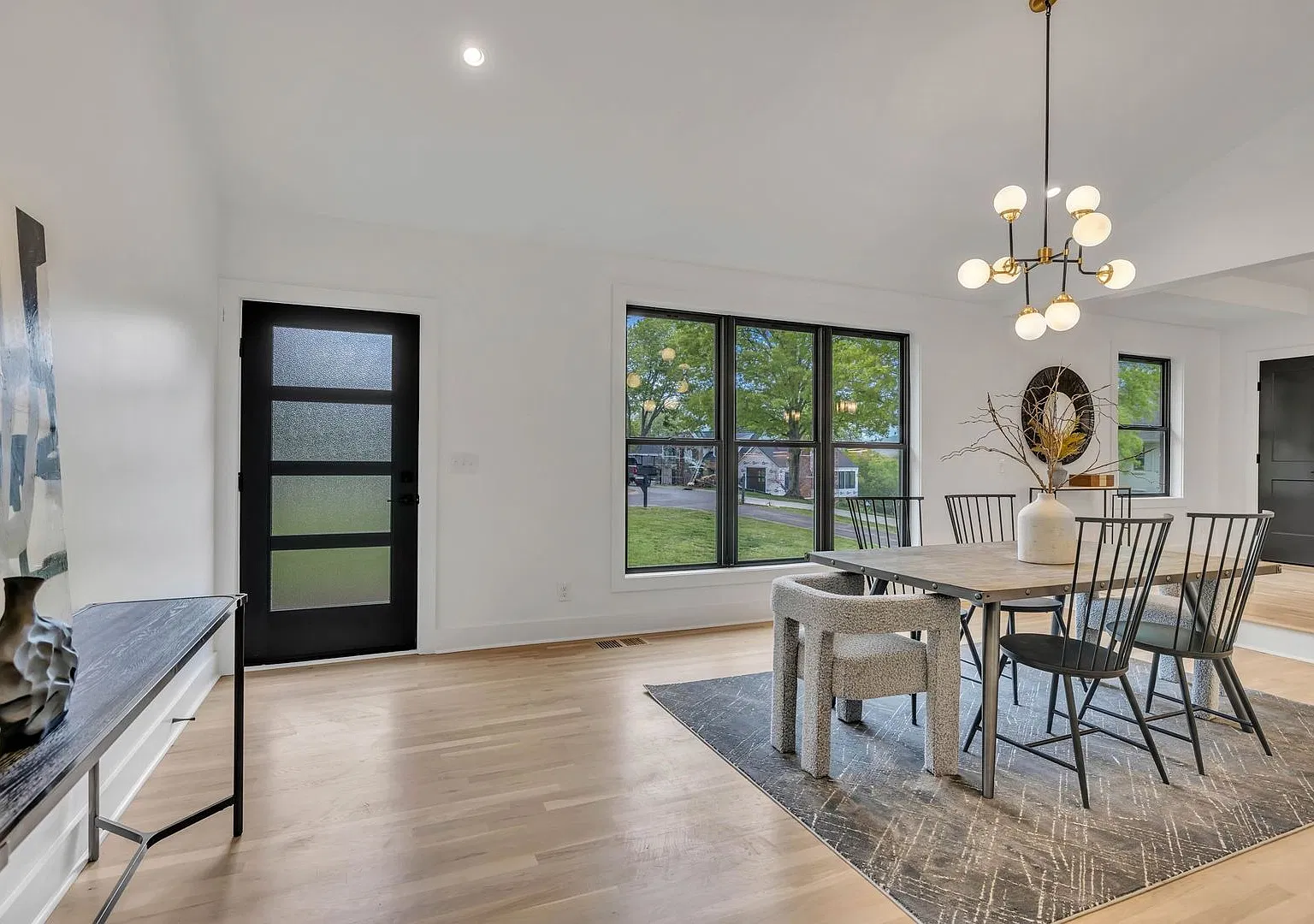 **Totally Renovated Contemporary Home in Williamson County Brentwood** — Photo 4