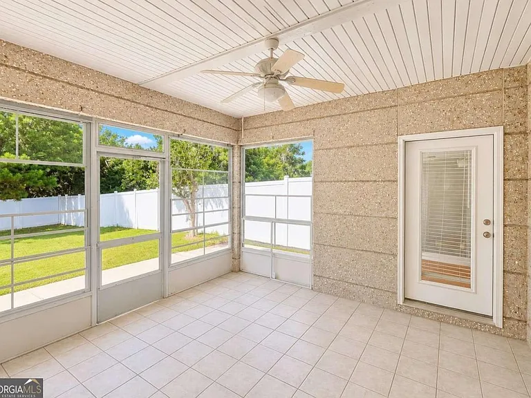 233 Austin Ryan Dr — Photo 20