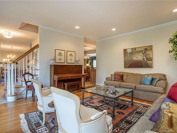 5th image of 55 Arlen Way