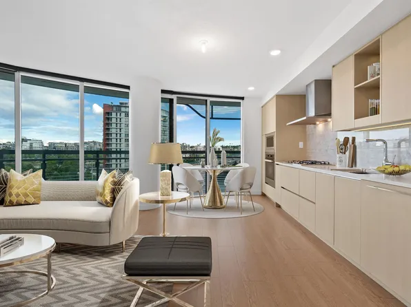 87 Nelson St #684, Vancouver, BC V6Z 0E7