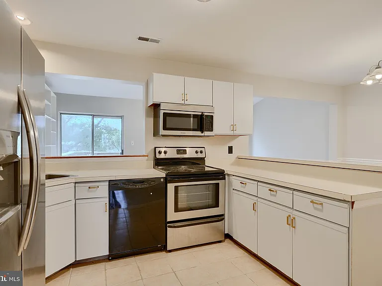 733 Reedy Cir — Photo 5