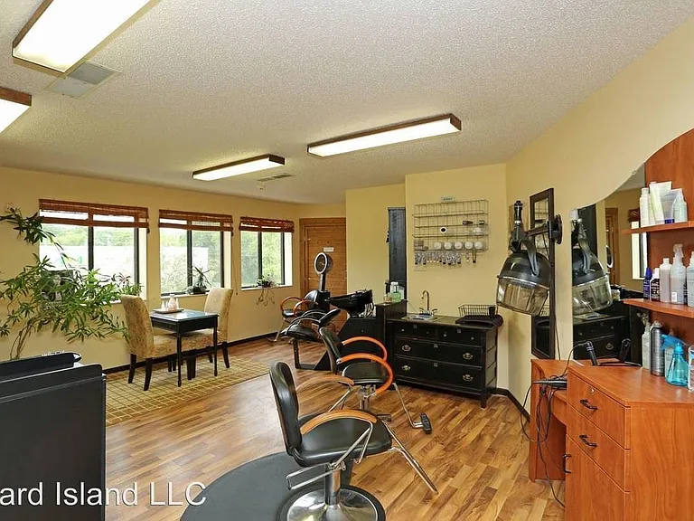 Island Place Apartments - On the River — Photo 26
