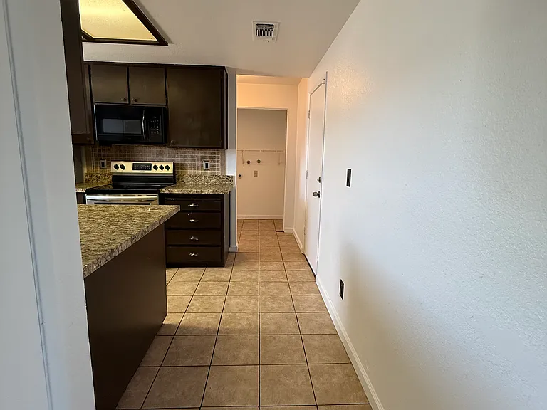 120 Adobe Ct #120 — Photo 9