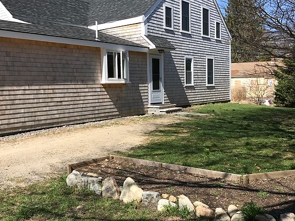 Exterior Yard/Private Entry