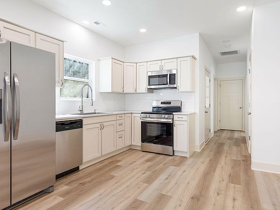 2nd image of 4058 Red Oak