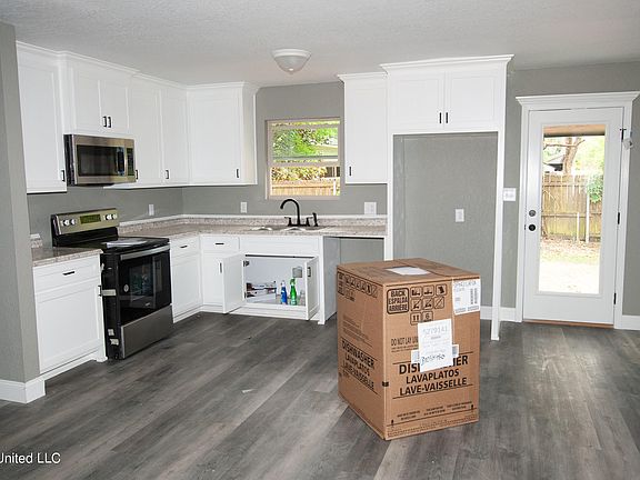 4th image of 3002 Pecan Ave