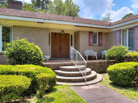 2nd image of 122 Runnymede Blvd