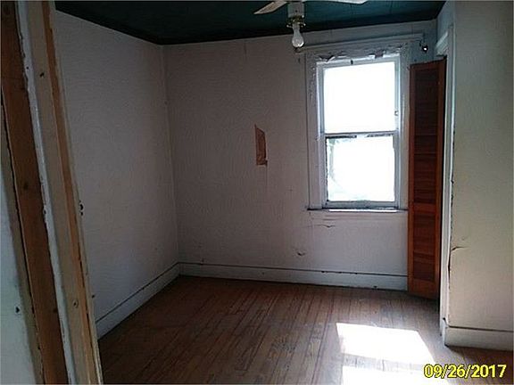 4th image of 19347 Grandville Ave