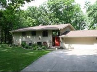 2039 N Glendale Rd, Oconomowoc, WI 53066