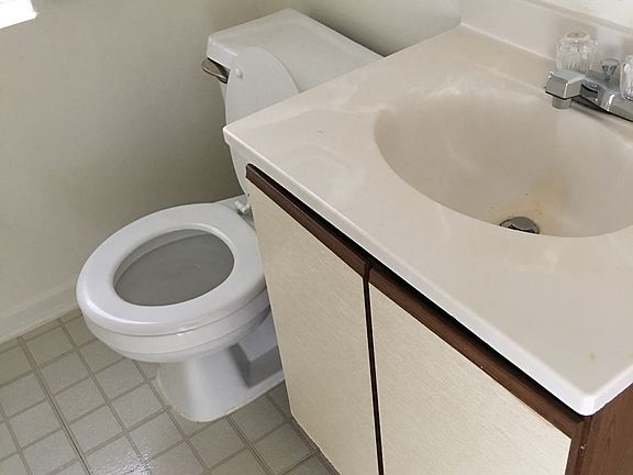 4th image of 605 1/2 Lake St APT 2W