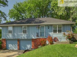624 SW 36th Ter, Lees Summit, MO 64082