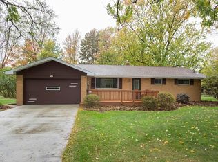 5068 W Park Dr, North Olmsted, OH