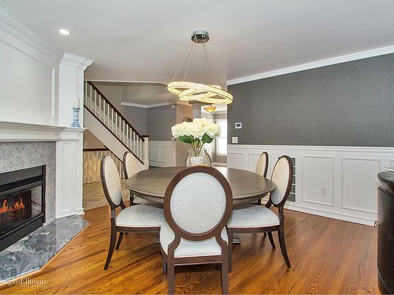 5th image of 33 Hunt Ct