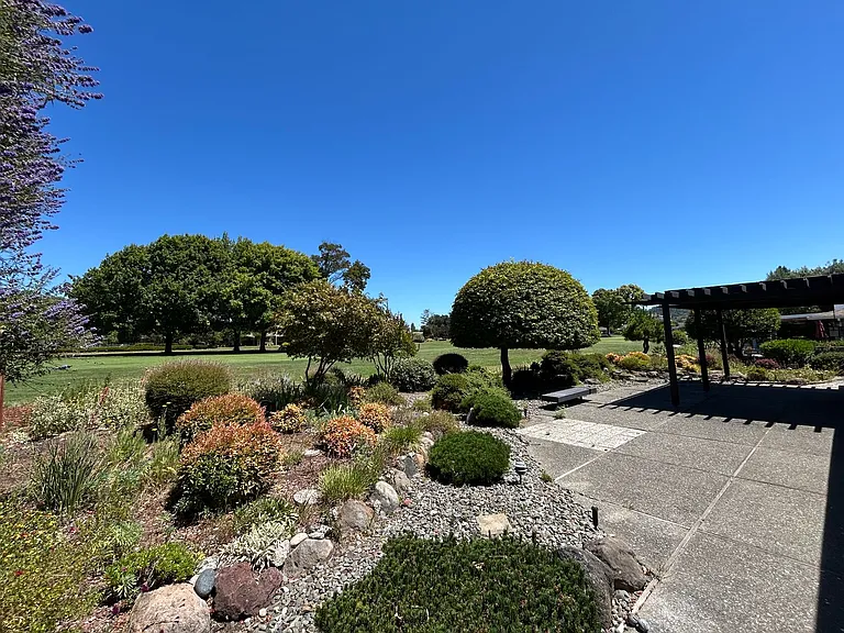 266 Valley Oaks Dr — Photo 18