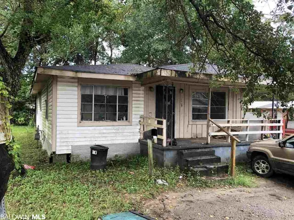 1903 Dickerson St, Prichard, AL 36610