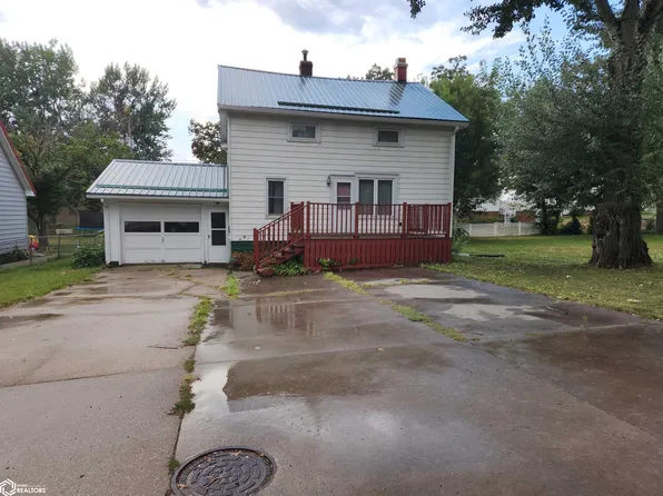 210 W 14th St, Tama, IA 52339