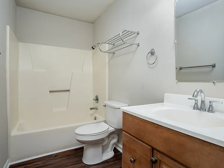 921 Planters St — Photo 7