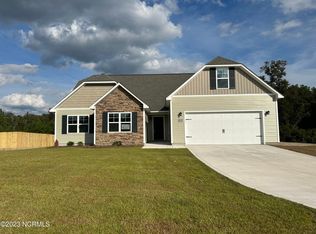 610 Riggs Rd, Hubert, NC 28539