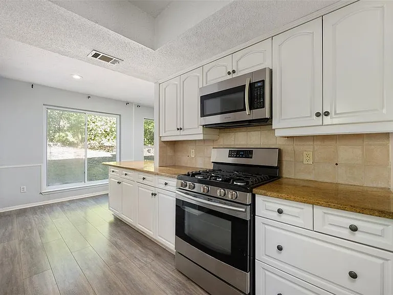 11918 Hornsby St — Photo 18