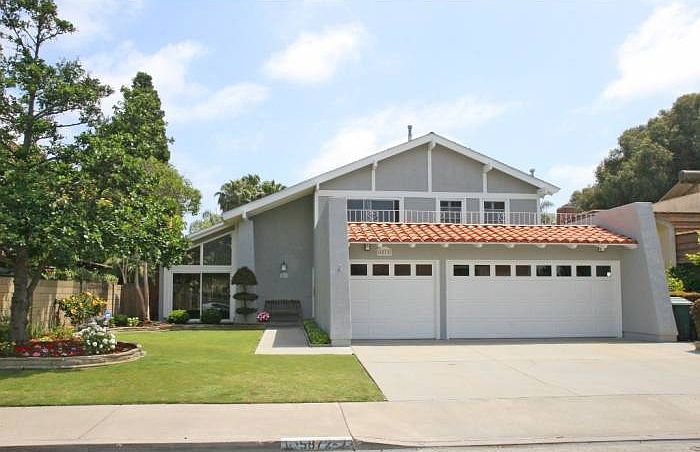 Great Lot & Curb Appeal!