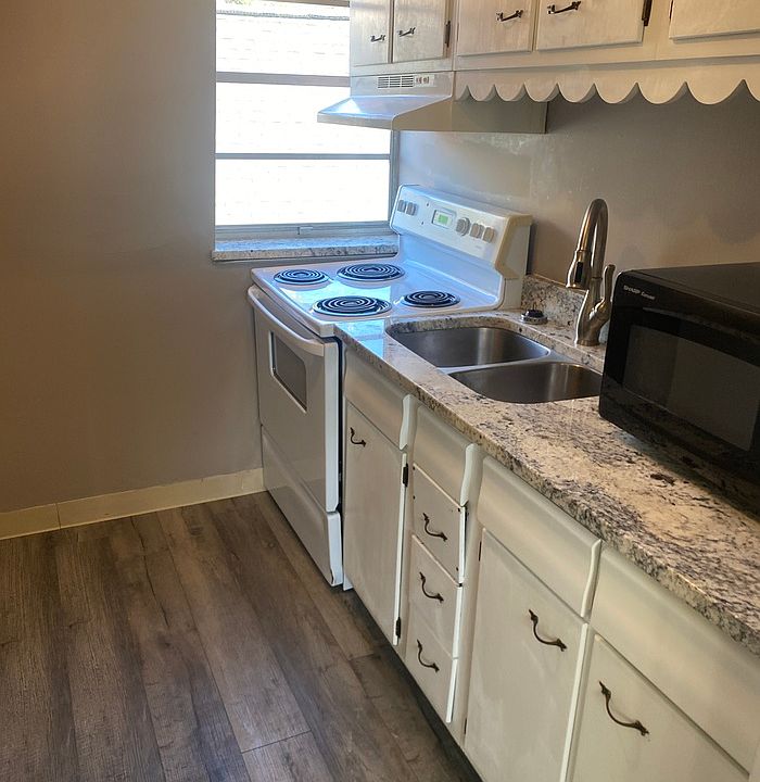 1st image of 621 Greenup St #3-F