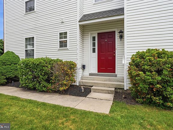 2nd image of 272 Hampshire Dr