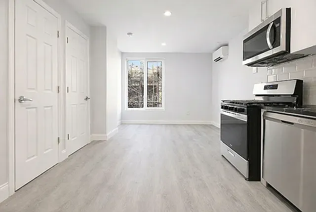 142 Huron St #4C