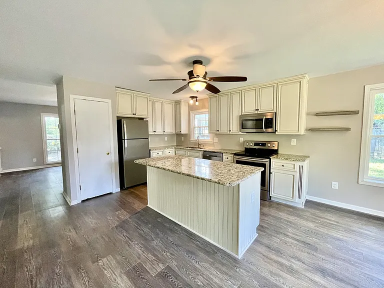 5651 Dodge Dr — Photo 11